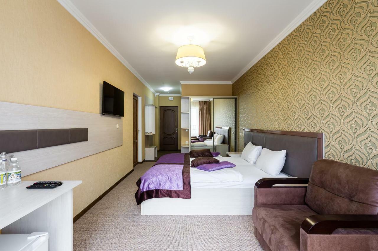 Kasimir Hotel Rooms Bukovel Bagian luar foto