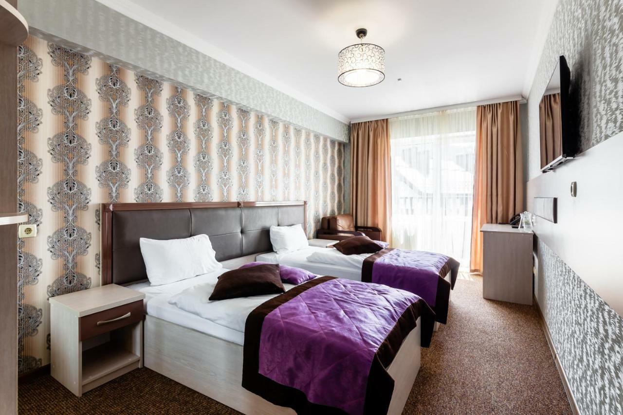 Kasimir Hotel Rooms Bukovel Bagian luar foto